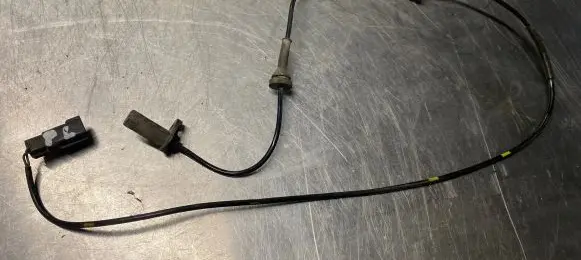 Volvo XC70 ABS brake wheel speed sensor 9467580