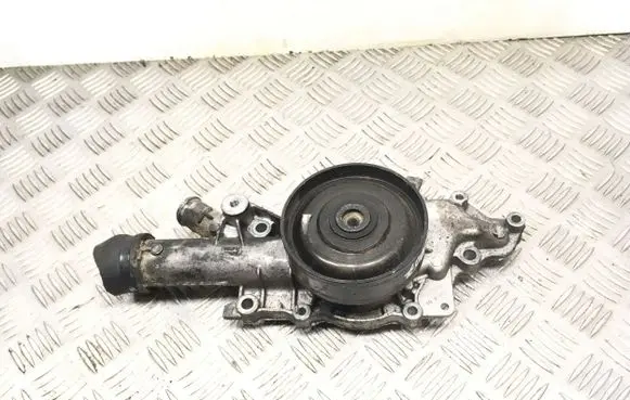 Mercedes-Benz E W210 Water pump 10Y746