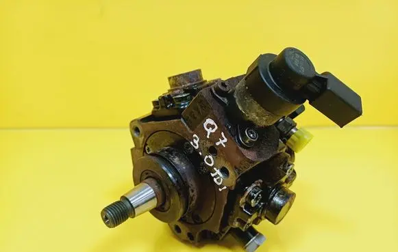 Audi Q7 4L Fuel injection high pressure pump 059130755S 0445010154