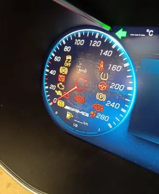 Speedometer (instrument cluster)