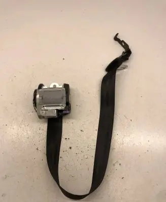 Rear seatbelt