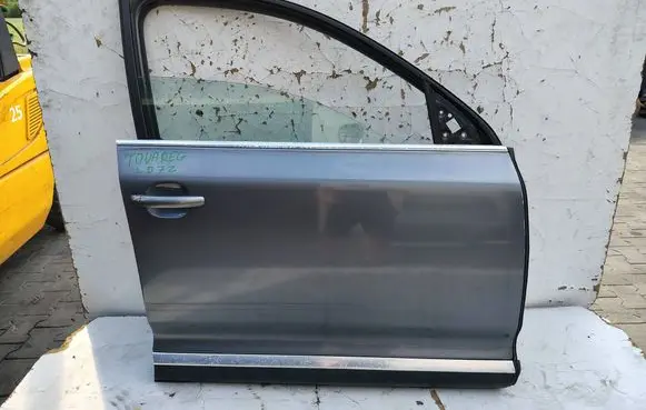 Volkswagen Touareg I Front door