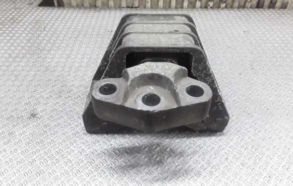 Engine mount bracket