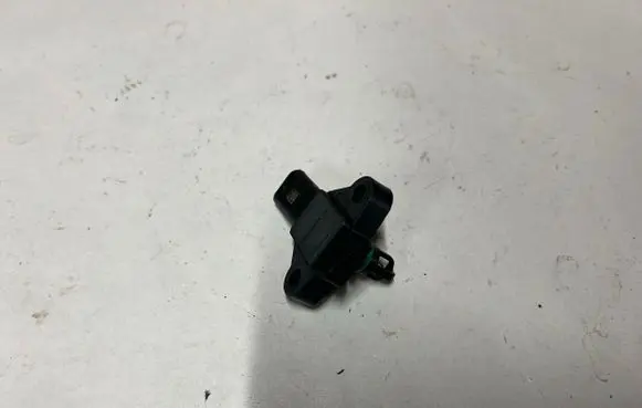 Audi A3 S3 8V Air pressure sensor 04E906051H