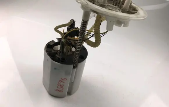Audi A6 S6 C6 4F Fuel injection high pressure pump 4F0919051P