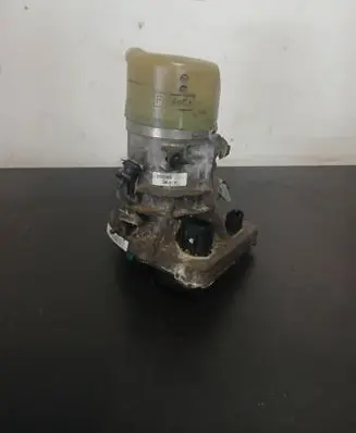 Volvo V70 Power steering pump 31317103