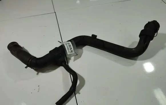 Volkswagen PASSAT B5 Engine coolant pipe/hose