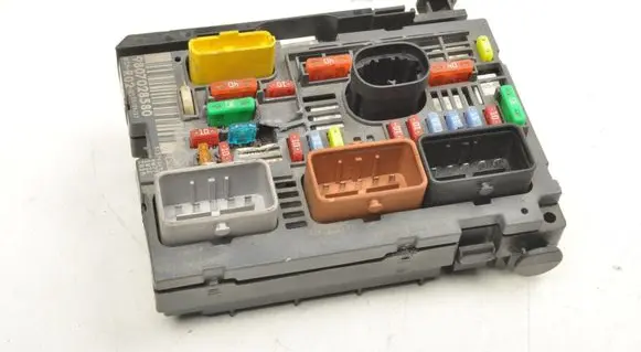 Citroen C4 Grand Picasso Fuse box set 9807028580