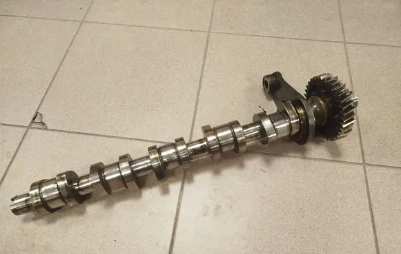 Volkswagen Touareg I Camshaft 07z216e