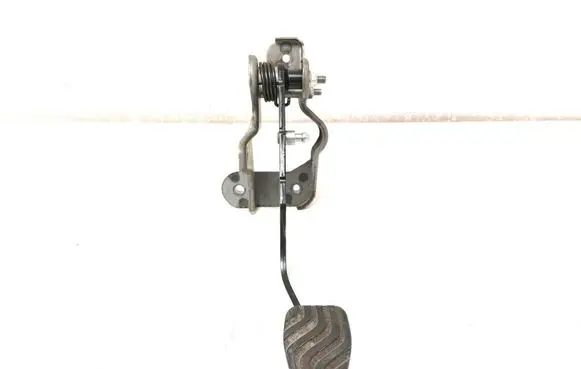 Dacia Duster II Clutch pedal 465039218R