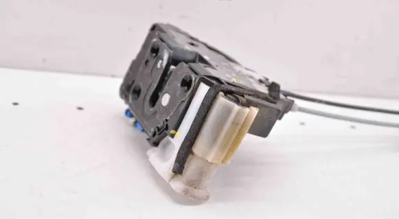 Hyundai i20 (PB PBT) Front door lock 813201J030