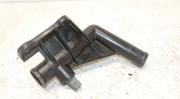 Engine coolant pipe/hose