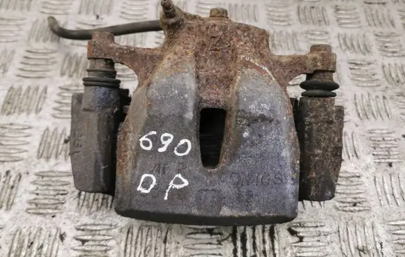 Toyota RAV 4 (XA40) Front brake caliper