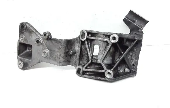 Volvo V50 A/C compressor mount bracket 30750940