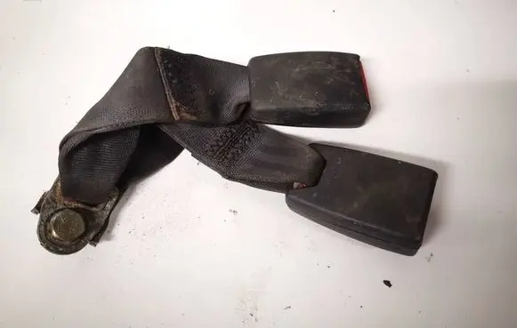 Mazda 626 Rear seatbelt buckle 