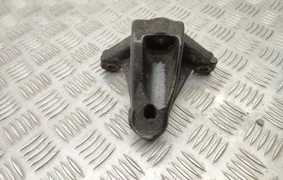 Opel Vivaro Engine mounting bracket 8200404276