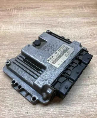 Renault Megane II Engine control unit/module ECU 8200305678 0281011275