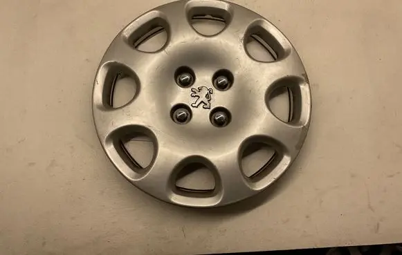 Peugeot 307 R15 wheel hub/cap/trim 9637540880