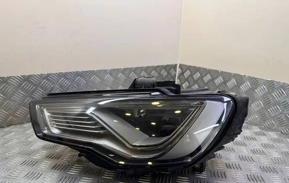 Audi A3 S3 8V Headlight/headlamp 8V0941033A 01074073AF 7PP941329M