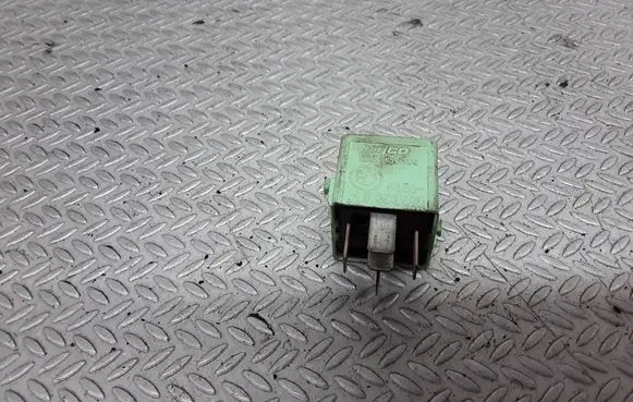 BMW 5 E39 Other relay 61368373700