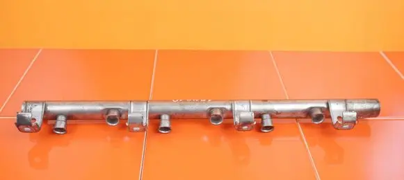 Volkswagen Touareg I Fuel line pipe 022133315J 18MB10