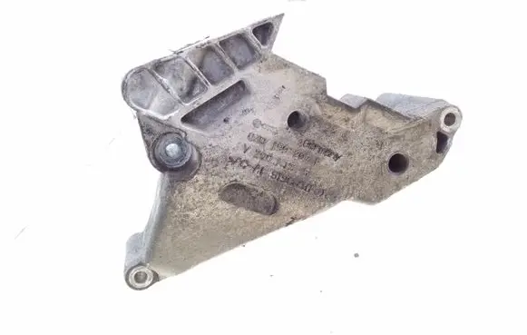 Engine mounting bracket