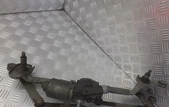 Mazda 5 Front wiper linkage and motor
