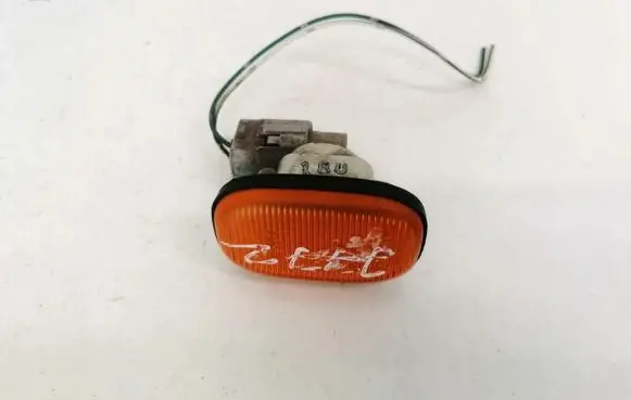 Toyota Avensis Verso Front fender indicator light E13013047