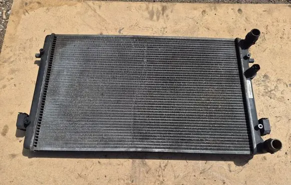 Volkswagen Bora Coolant radiator 1J0121253P