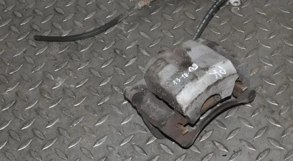 Lexus CT 200H Front brake caliper