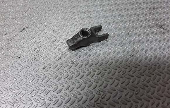 Opel Vectra C Fuel Injector clamp holder
