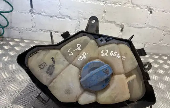 Audi A8 S8 D3 4E Other engine bay part 4E0121424B