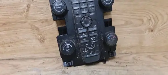 Volvo V50 Climate control unit 8697156