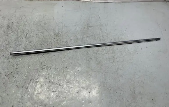 Opel Insignia A Front door glass trim molding 13228107