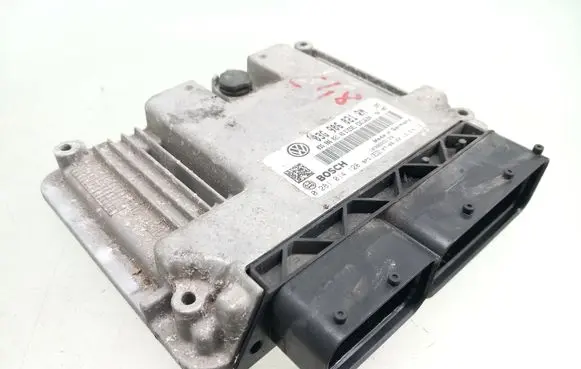 Volkswagen Touran I Engine control unit/module 03G906021RN 0281014128