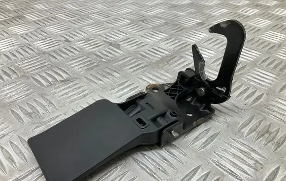 Audi Q3 8U Engine bonnet/hood lock/latch loop/hook 8U0823480A