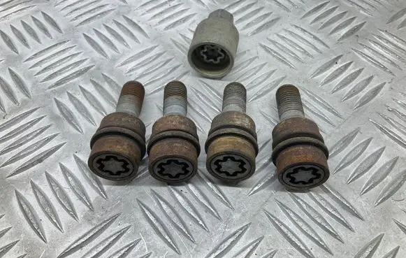 Audi Q3 8U Anti-theft wheel nuts and lock 