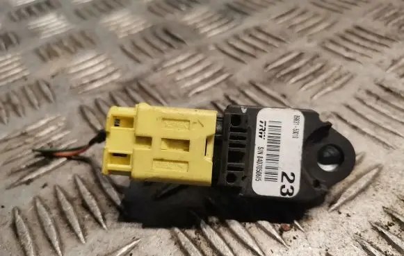 Lexus IS 220D-250-350 Airbag deployment crash/impact sensor 8983153010