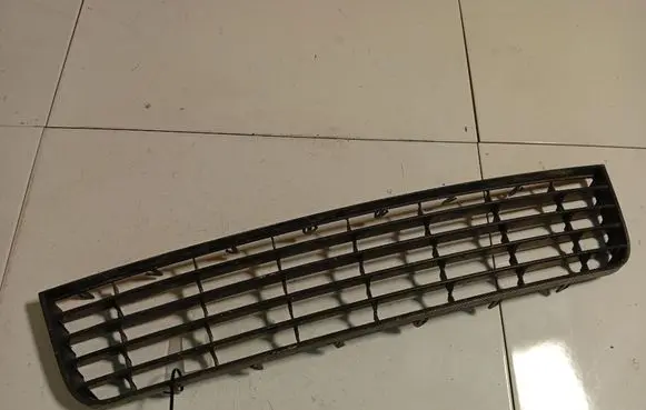 Volkswagen Golf V Front bumper lower grill 1K0853677