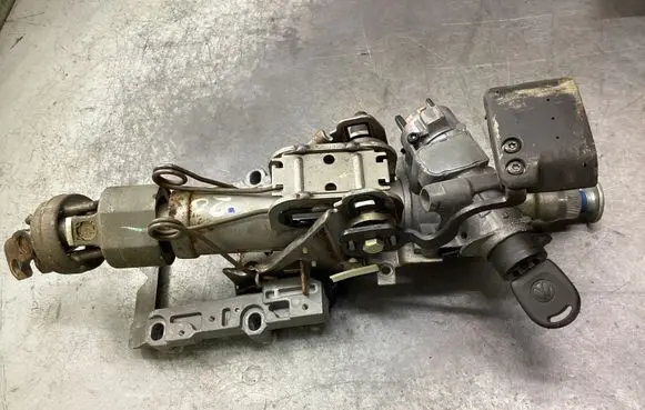 Volkswagen PASSAT B5 Steering wheel axle E101684 4B0905851