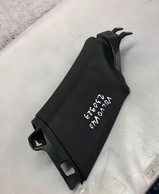 Volvo V40 Cross country (D)pillar trim (top) 31305358
