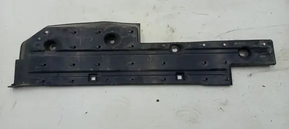 Toyota Prius (NHW20) Engine splash shield/under tray 5816747010