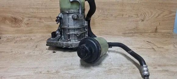 Volvo V70 Power steering pump 31360493