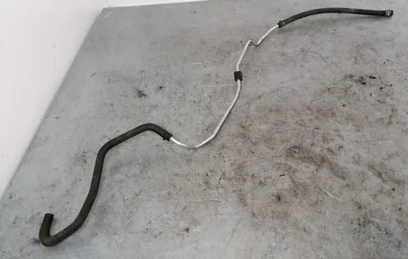 Mercedes-Benz E W212 Engine coolant pipe/hose 3015535
