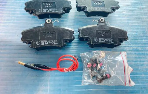 Renault Logan I Brake pads (front) GDB400 214631800 90R01024