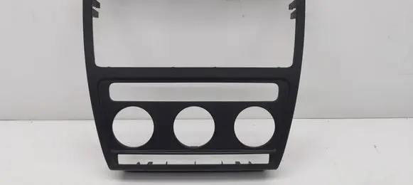 Skoda Octavia Mk2 (1Z) Radio/GPS head unit trim 1Z0858069A 00101