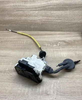 Audi A6 S6 C6 4F Front door lock 4F0839016