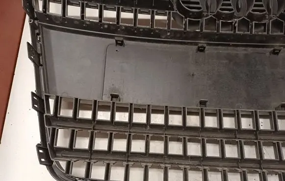 Audi Q7 4L Front bumper upper radiator grill 4L0853651