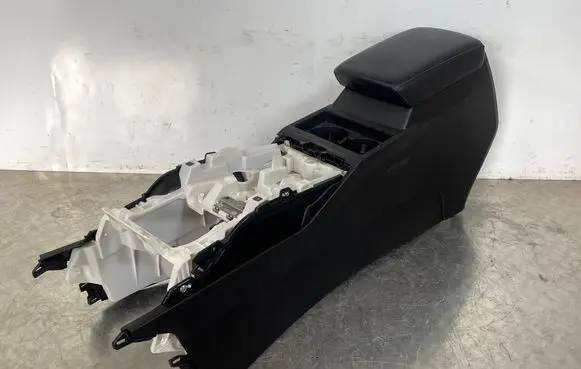 Mitsubishi Outlander IV Armrest 