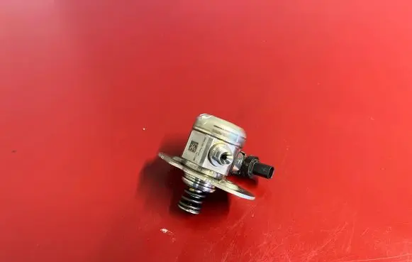 BMW X3 G01 Fuel injection high pressure pump 7642466 13517642466